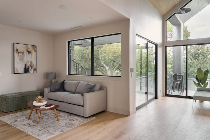 Kauč na razvlačenje u sobi za okupljanje