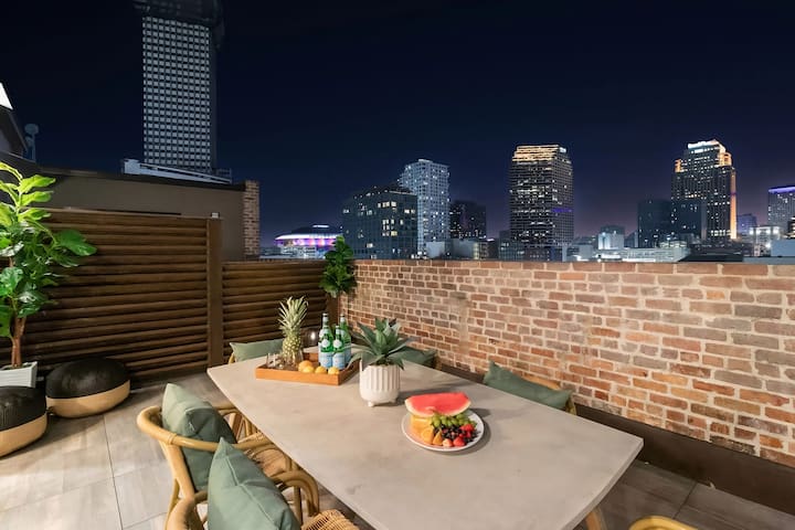 LUX | Rooftop Pool | Workspace | Games | Location!