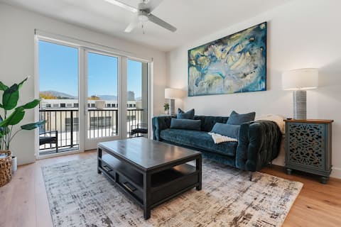 Top Airbnb: Capital Views! Pool/Spa/Gym/Bowling/Free Parking! in Salt Lake City