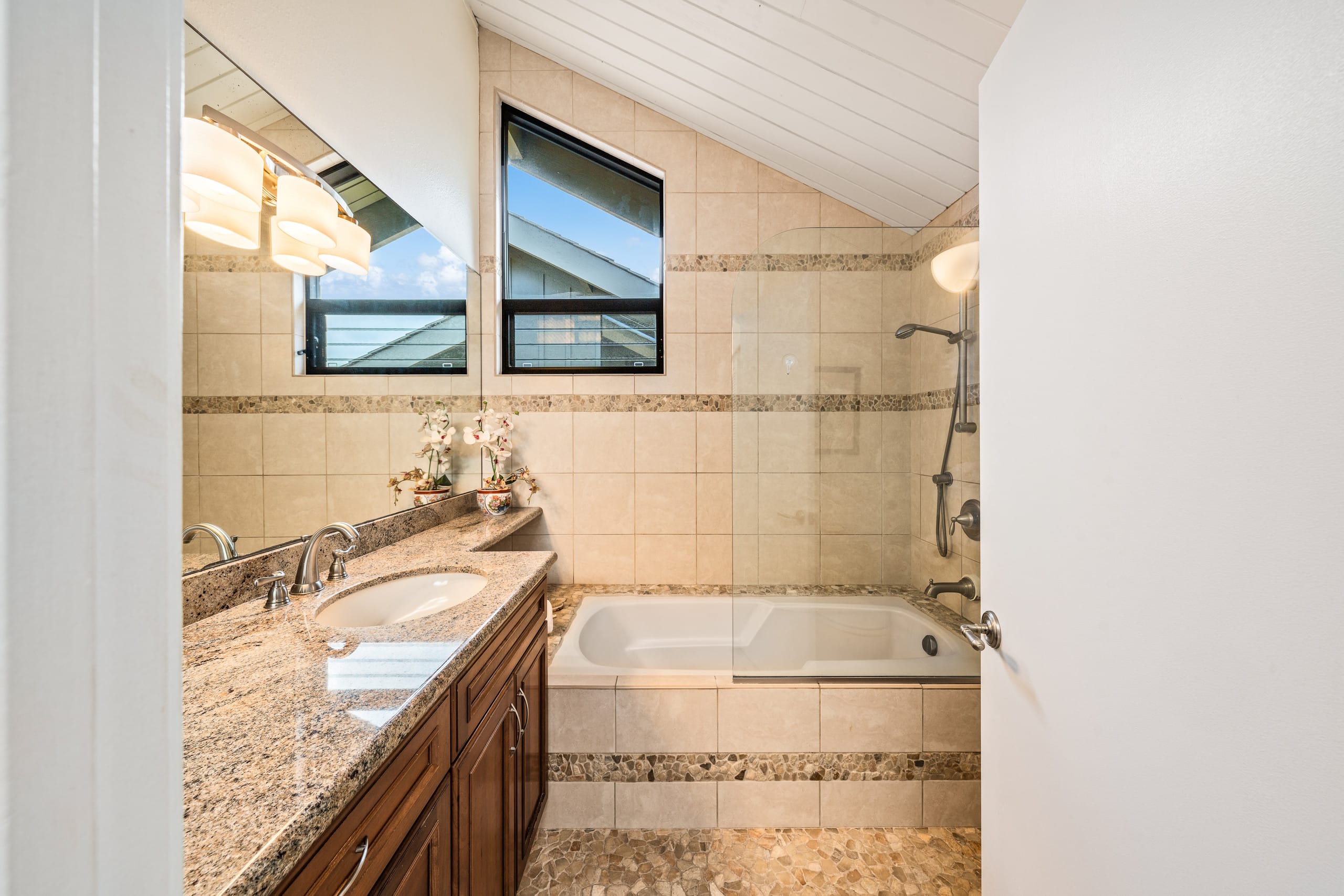 Condo in Lahaina · ★5.0 · 2 bedrooms · 3 beds · 2 baths - Image 28