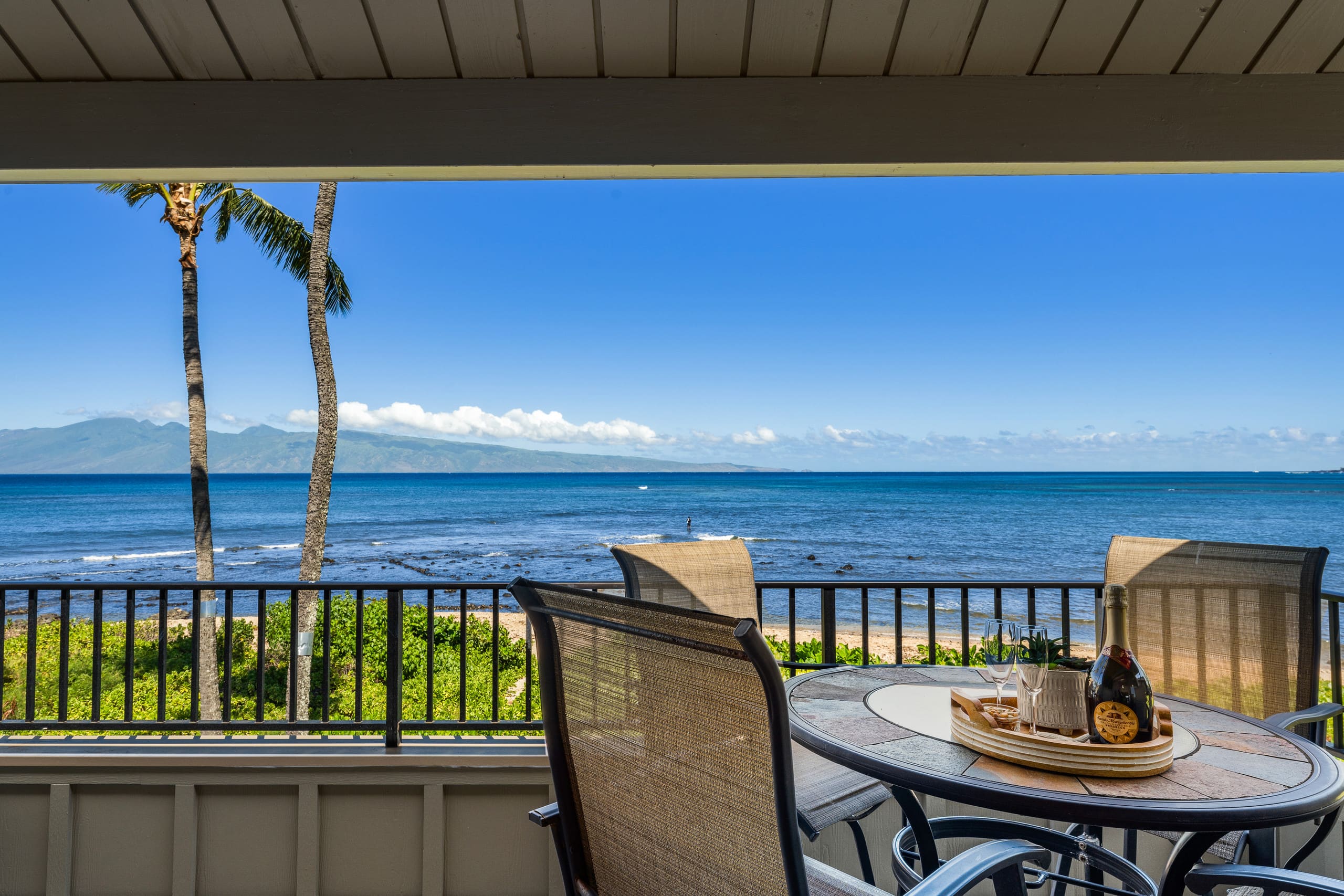 Condo in Lahaina · ★5.0 · 2 bedrooms · 3 beds · 2 baths - Image 1