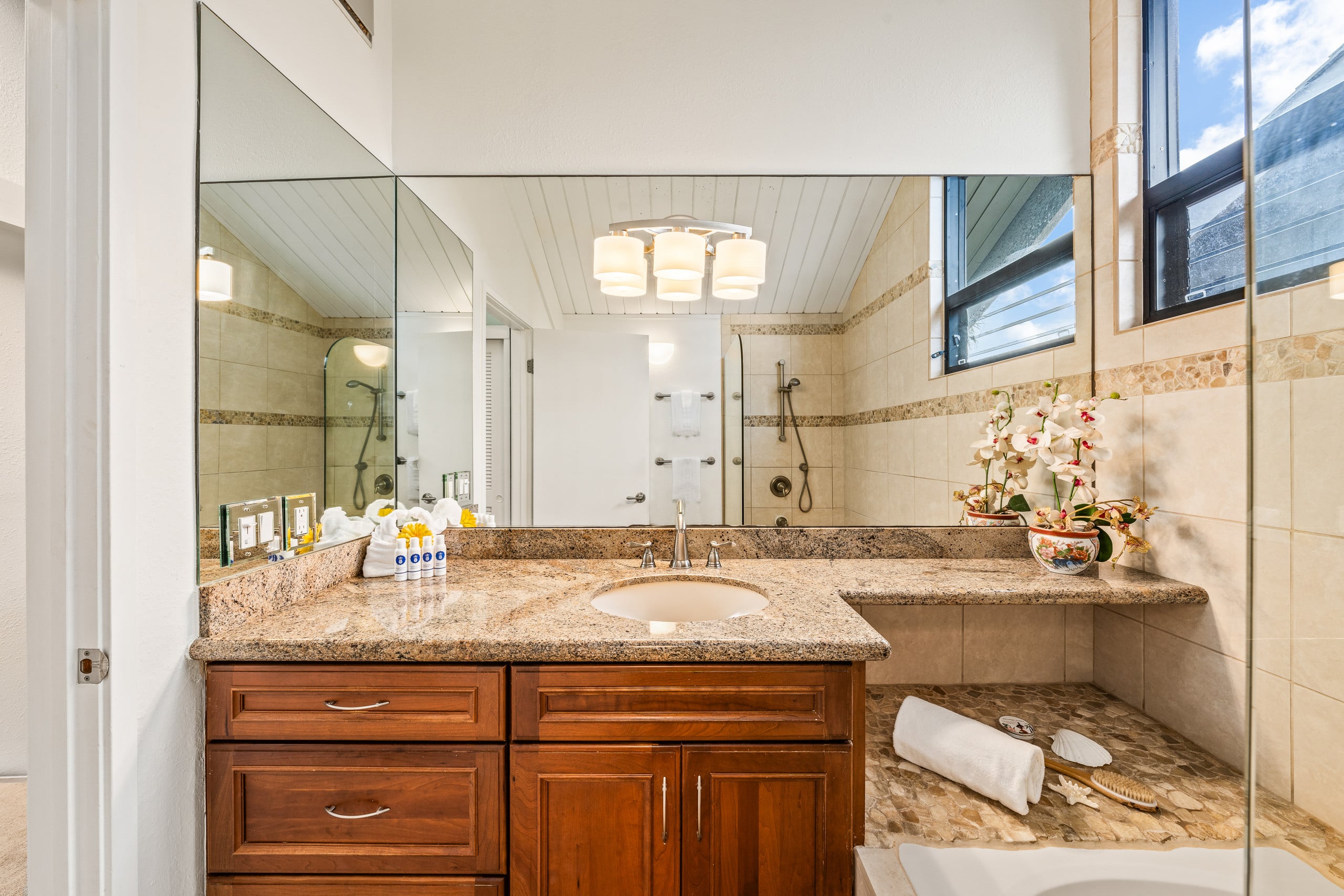 Condo in Lahaina · ★5.0 · 2 bedrooms · 3 beds · 2 baths - Image 27