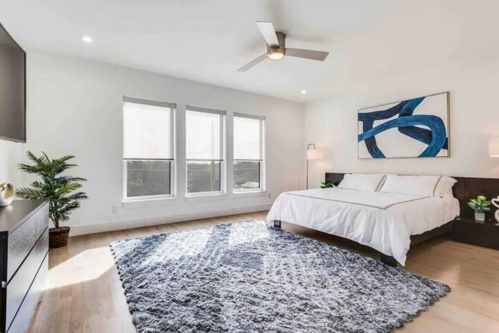 New! The Sunset Villa, Modern Luxury in Dallas gallery image 3