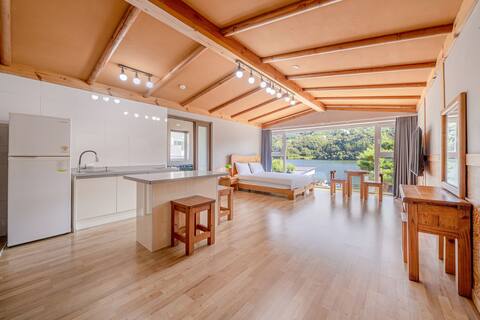 Romantic Riverview Home near Nami Island