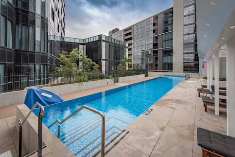 Penthouse High End Apartment - Pool and Gym!