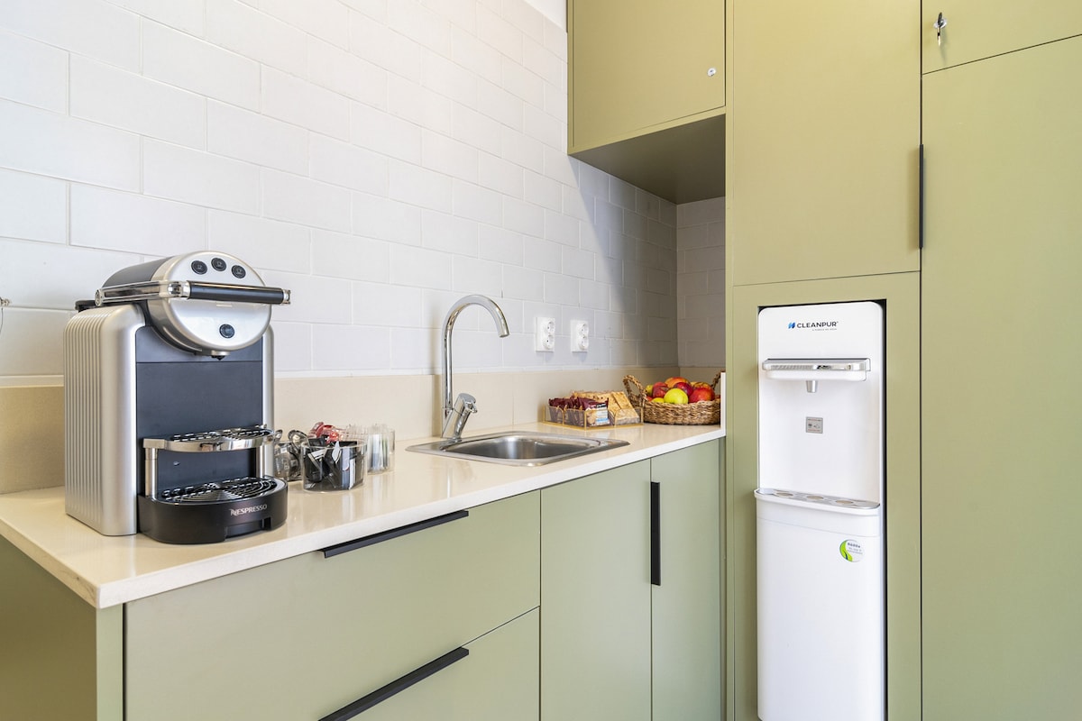 Airbnb em destaque: Single Studio with View- Business & Solo em Campolide