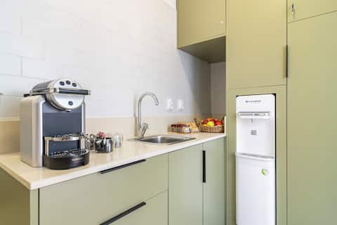 Airbnb em destaque: Single Studio with View- Business & Solo em Campolide