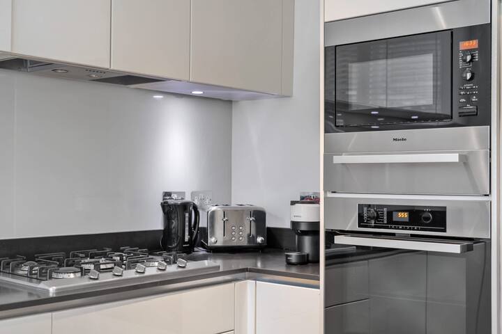 Luxury Four-Bedroom House in Mayfair gallery image 5