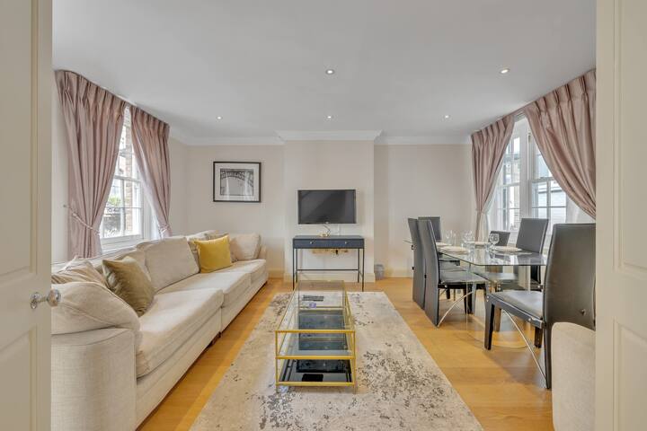 Luxury Four-Bedroom House in Mayfair