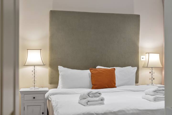 Luxury Four-Bedroom House in Mayfair gallery image 4