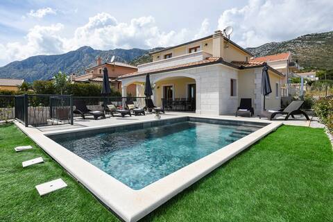 Amazing Villa Perla with pool and panoramic seavie