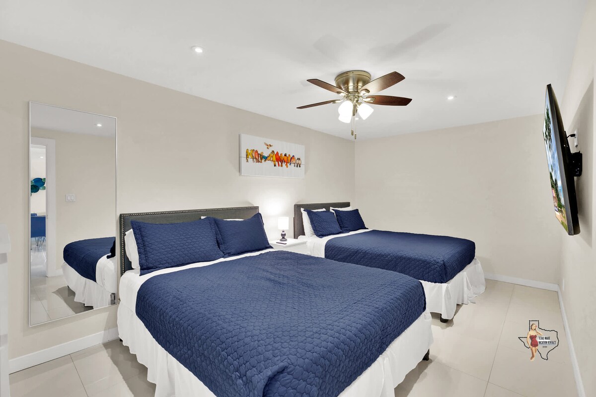 1號睡房有2張豪華的大床。