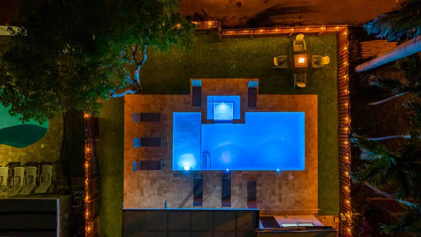 Modern Design Amazing Pool/Spa 5 min to Beach gallery image 4