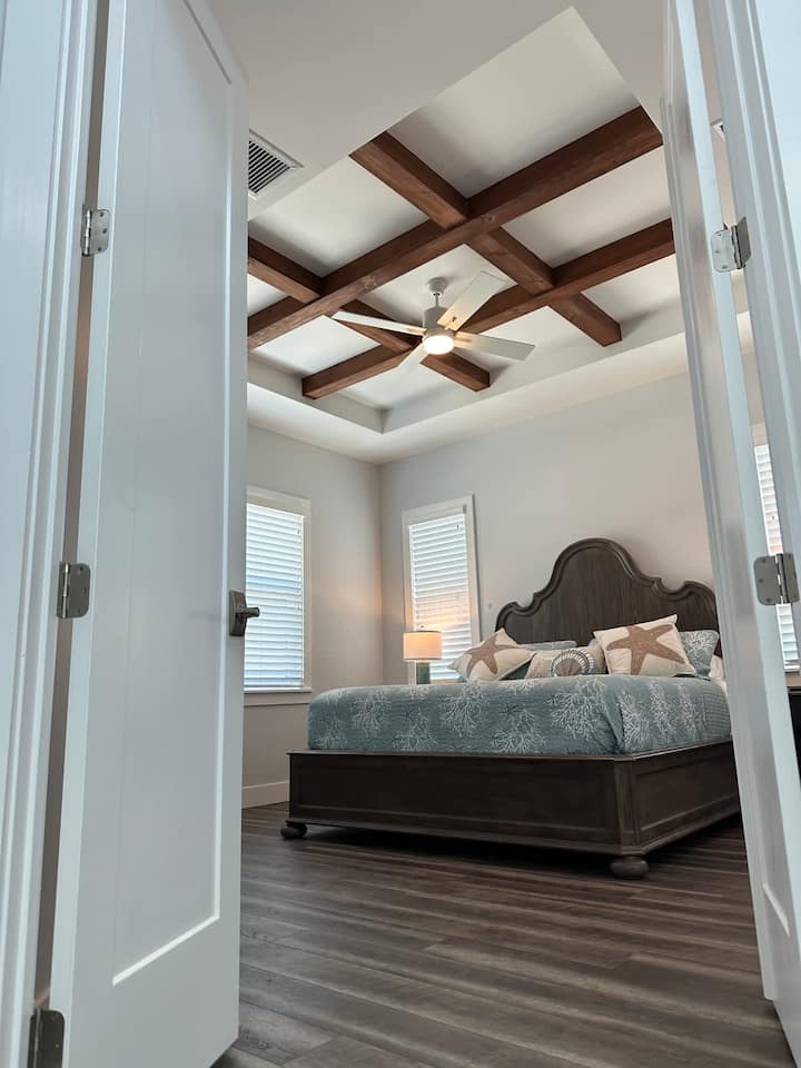 Private Entrance Main Room