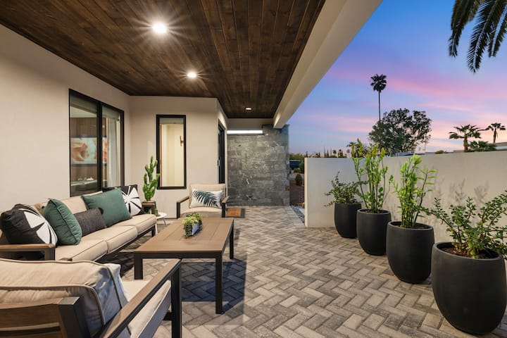 Bella Palma: Elegance & Style w/Putt, Pool & Spa! - Houses for