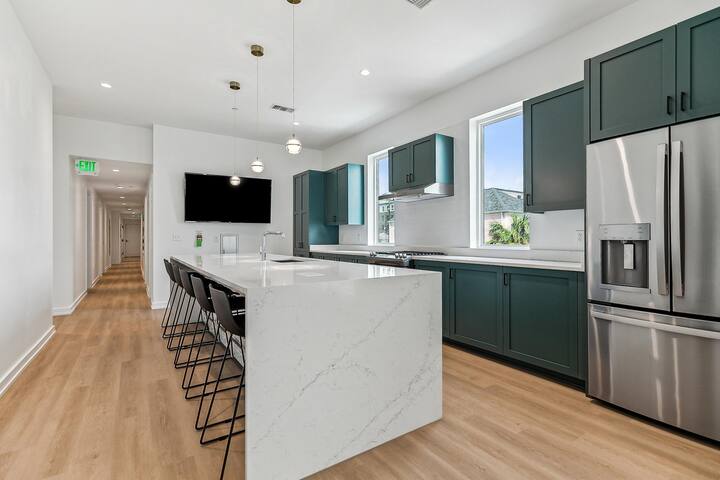 The Revelry | Music City | 9 bed 5 bath w/Htd Pool gallery image 3