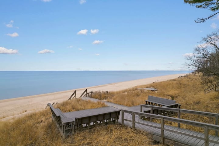 Silver Lake Dunes Retreat | 7BR + Game Room