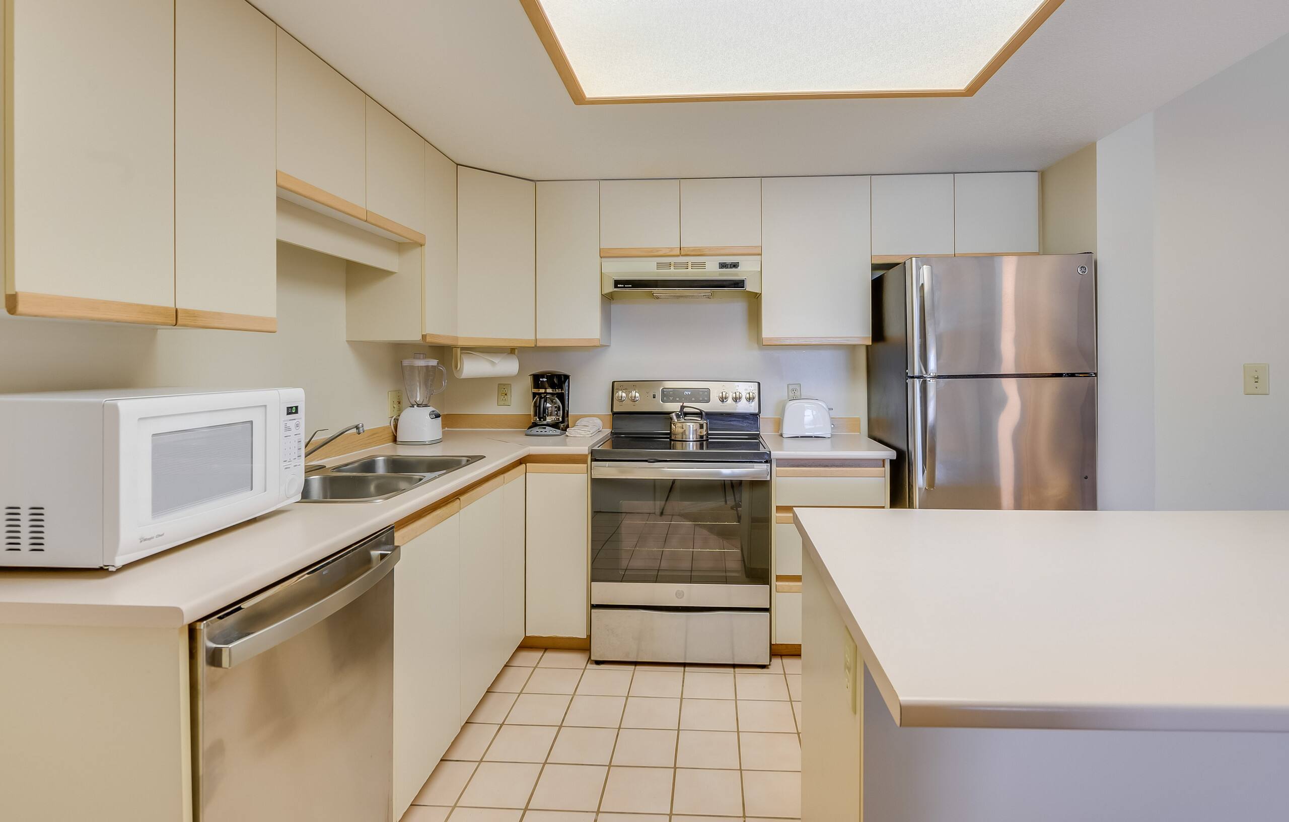 Condo in Kihei · ★4.67 · 1 bedroom · 2 beds · 1 shared bath - Image 14