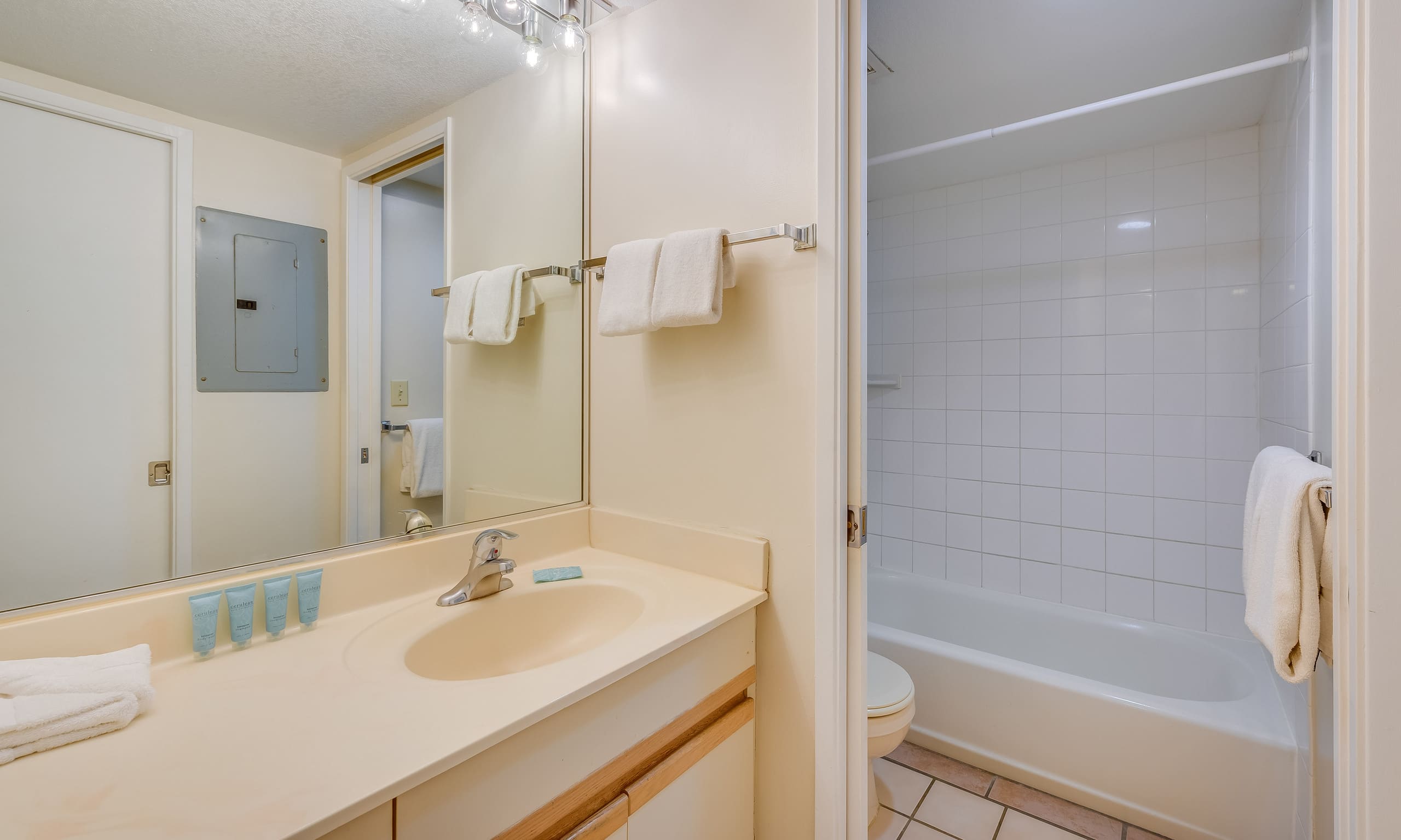 Condo in Kihei · ★4.67 · 1 bedroom · 2 beds · 1 shared bath - Image 7