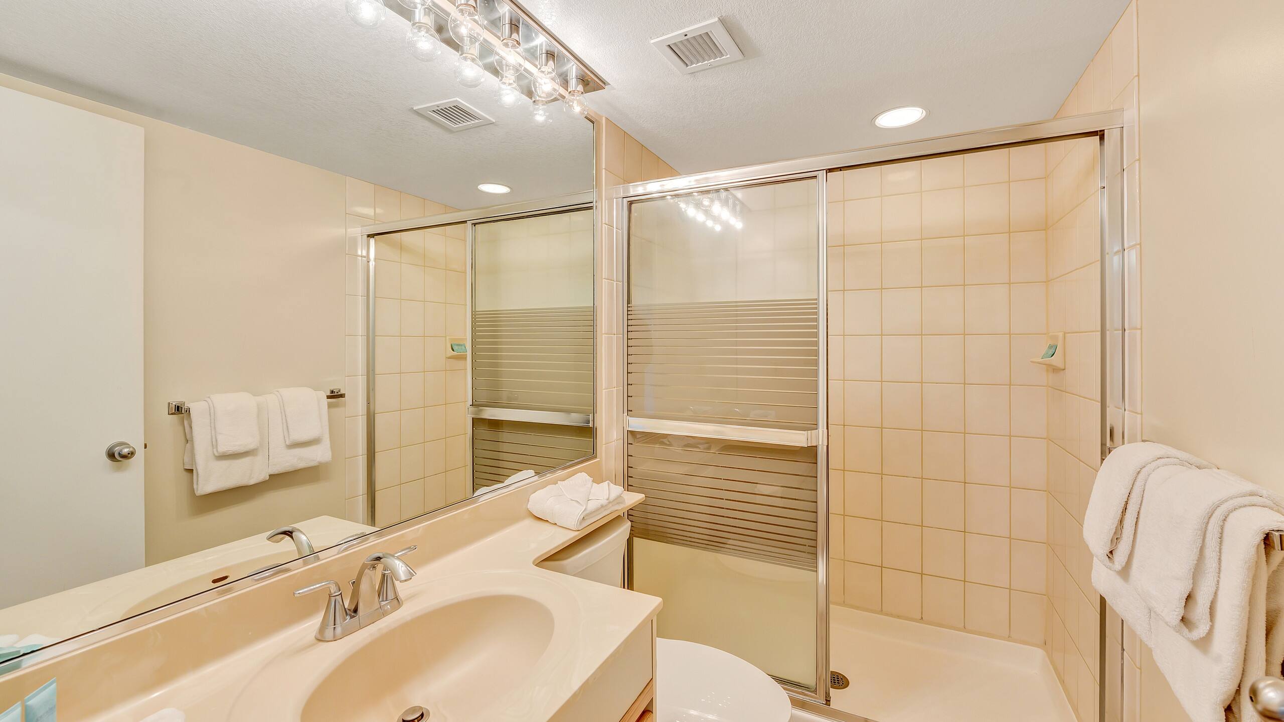 Condo in Kihei · ★5.0 · 1 bedroom · 2 beds · 2 private baths - Image 14
