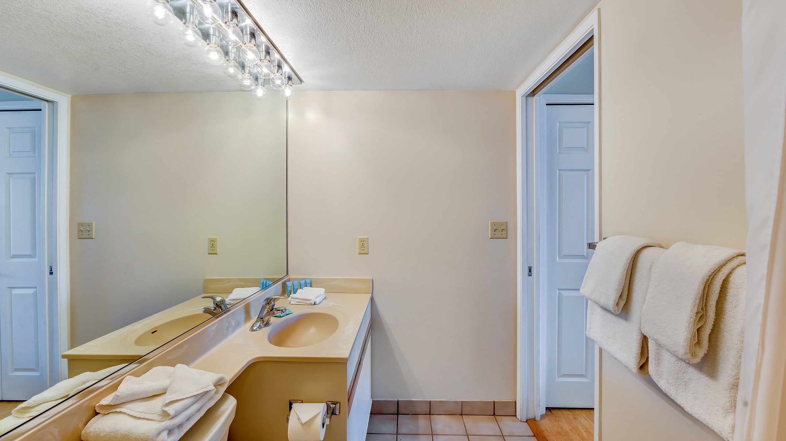 Condo in Kihei · ★5.0 · 1 bedroom · 2 beds · 2 private baths - Image 13