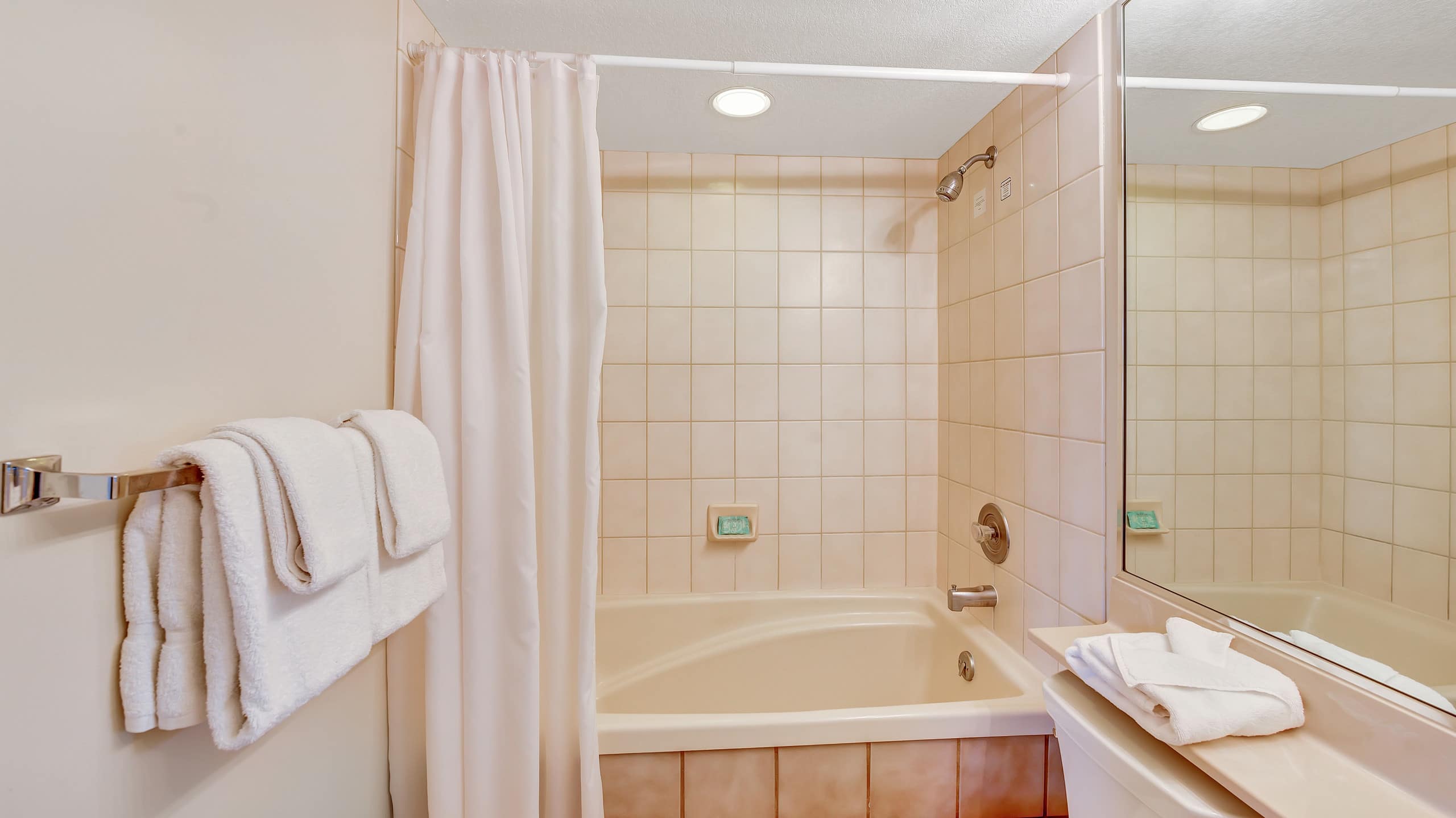 Condo in Kihei · ★5.0 · 1 bedroom · 2 beds · 2 private baths - Image 12