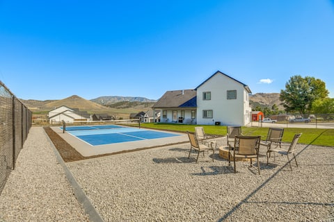 1 Mi to Pools: Chic Lava Hot Springs Home