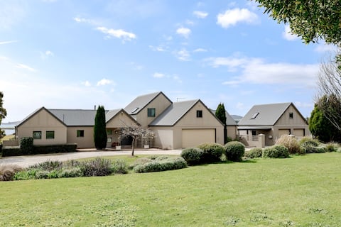 Chateau Clarence, Waterfront