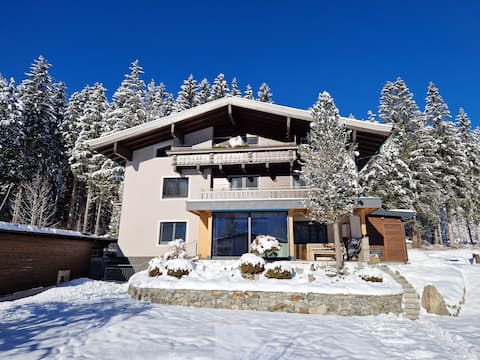 Quiet holiday apartment with a large balcony
