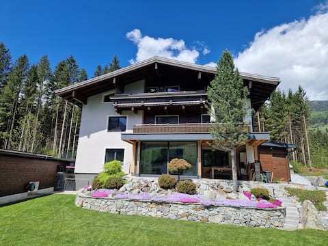 Quiet holiday apartment with a large balcony