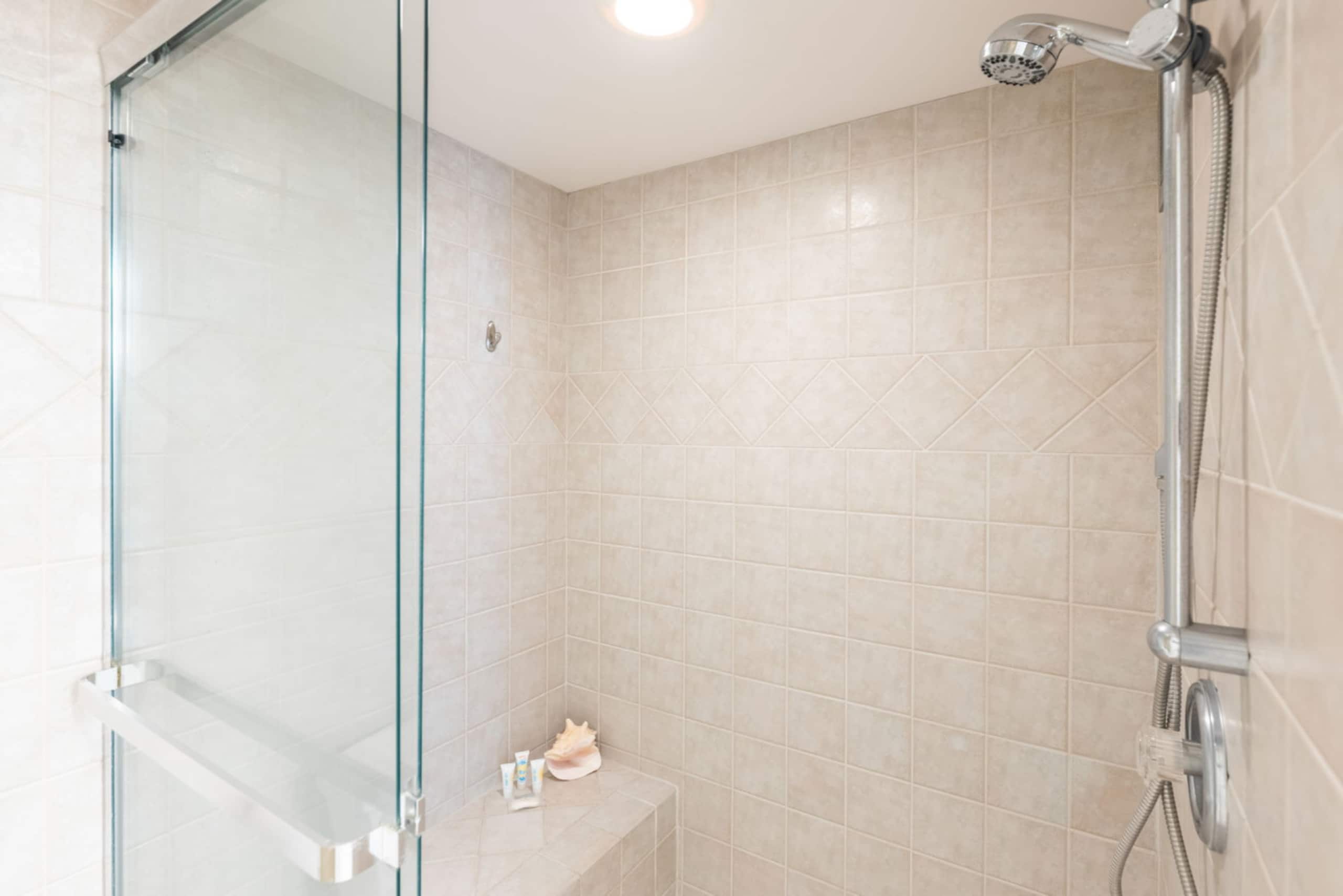Condo in Lahaina · ★5.0 · 1 bedroom · 2 beds · 1 bath - Image 14