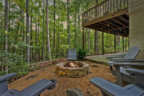 Serene Lakefront Home: Private Dock, Expansive Dec