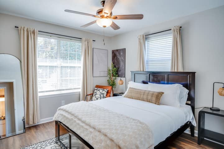 Queen bed with twin trundle | luxury| extra bedding for more heads