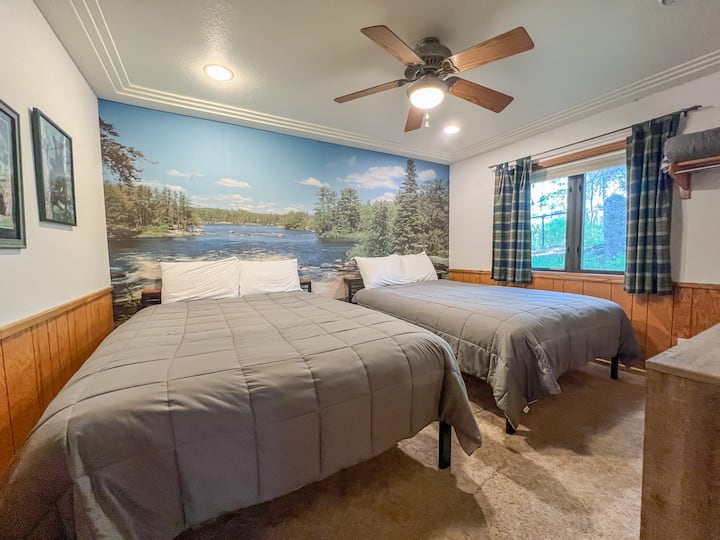 这间客房位于主楼层