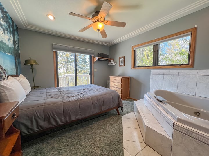 主卧位于主楼层。