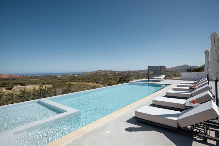 Skyline Villa II, By Hellocrete