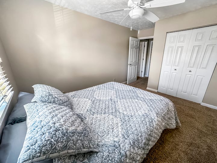 Slaapkamer 2 - Gezellig queensize bed