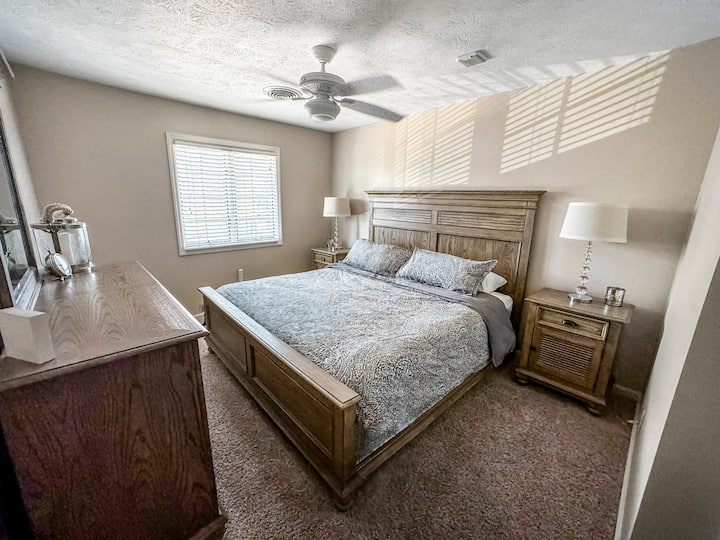 Slaapkamer 1 - Groot kingsize bed