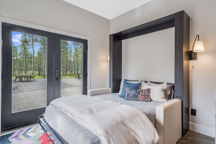 The lower-level bedroom features a cozy seating area that effortlessly opens into a queen-size Murphy bed. Outfitted with a comfortable mattress and plush, freshly laundered linens, you’re guaranteed a restful night’s sleep in this versatile space. T