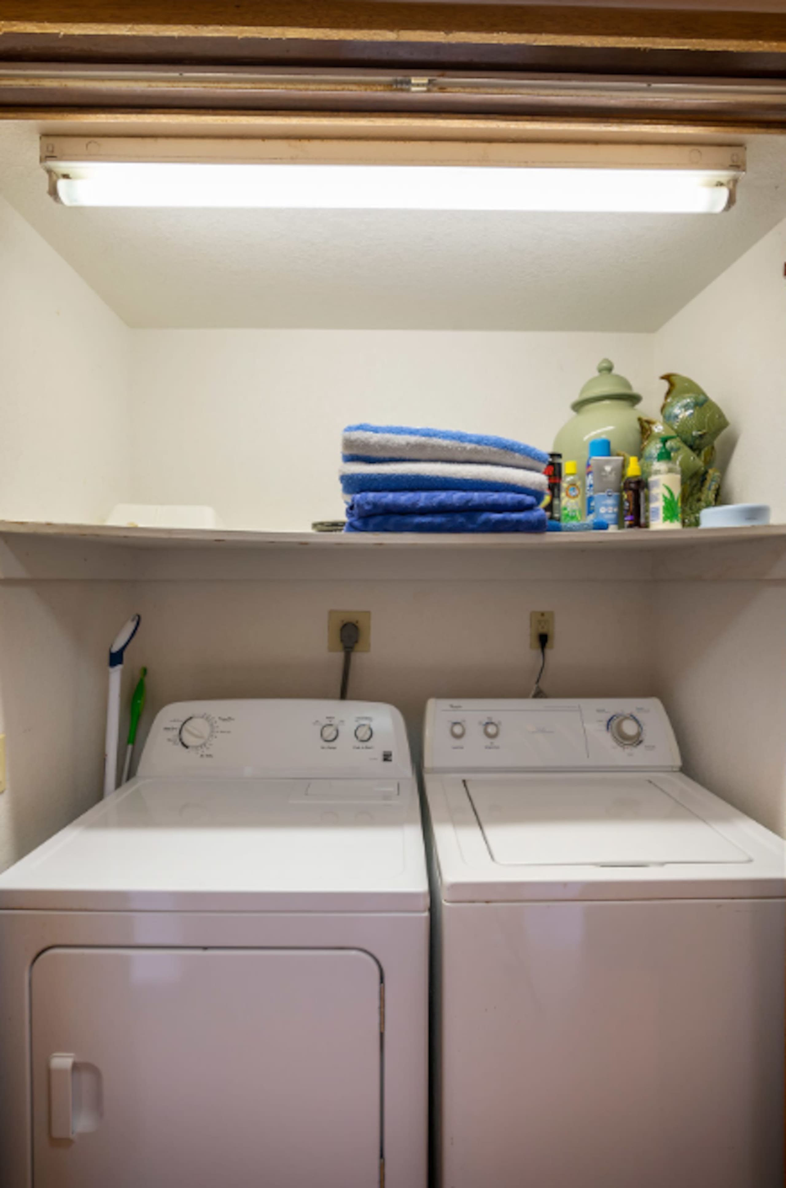 2BR retreat w/ workspace & TV - Image 15
