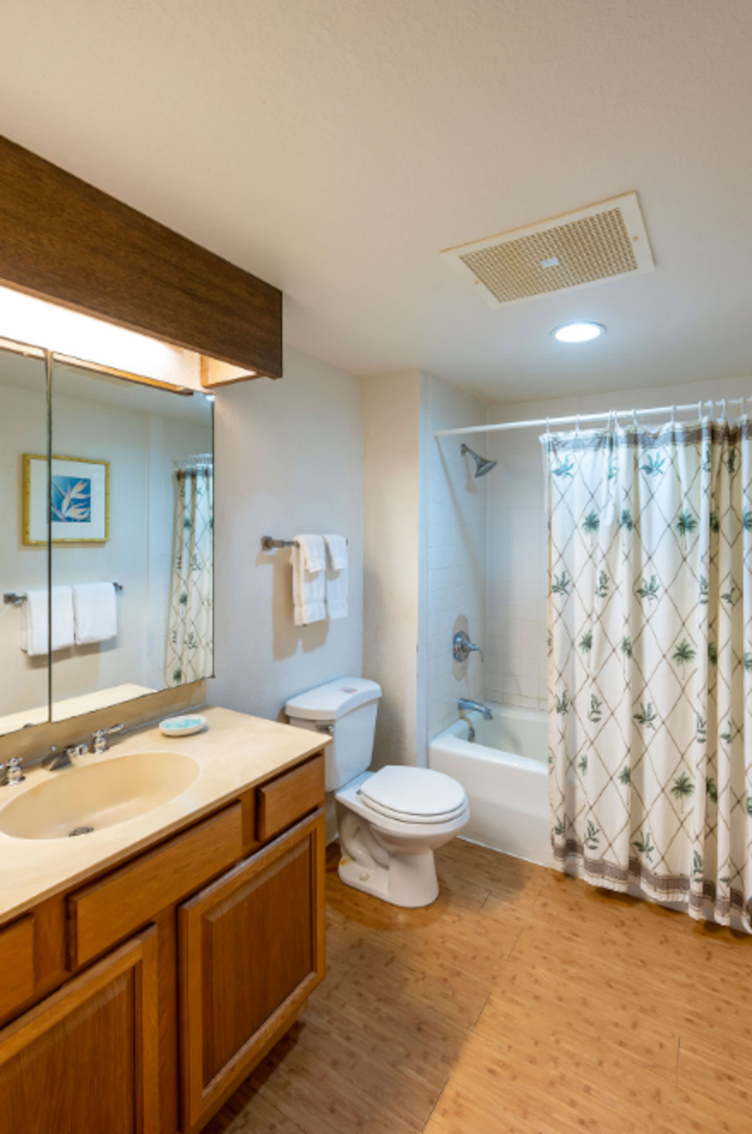 2BR retreat w/ workspace & TV - Image 14