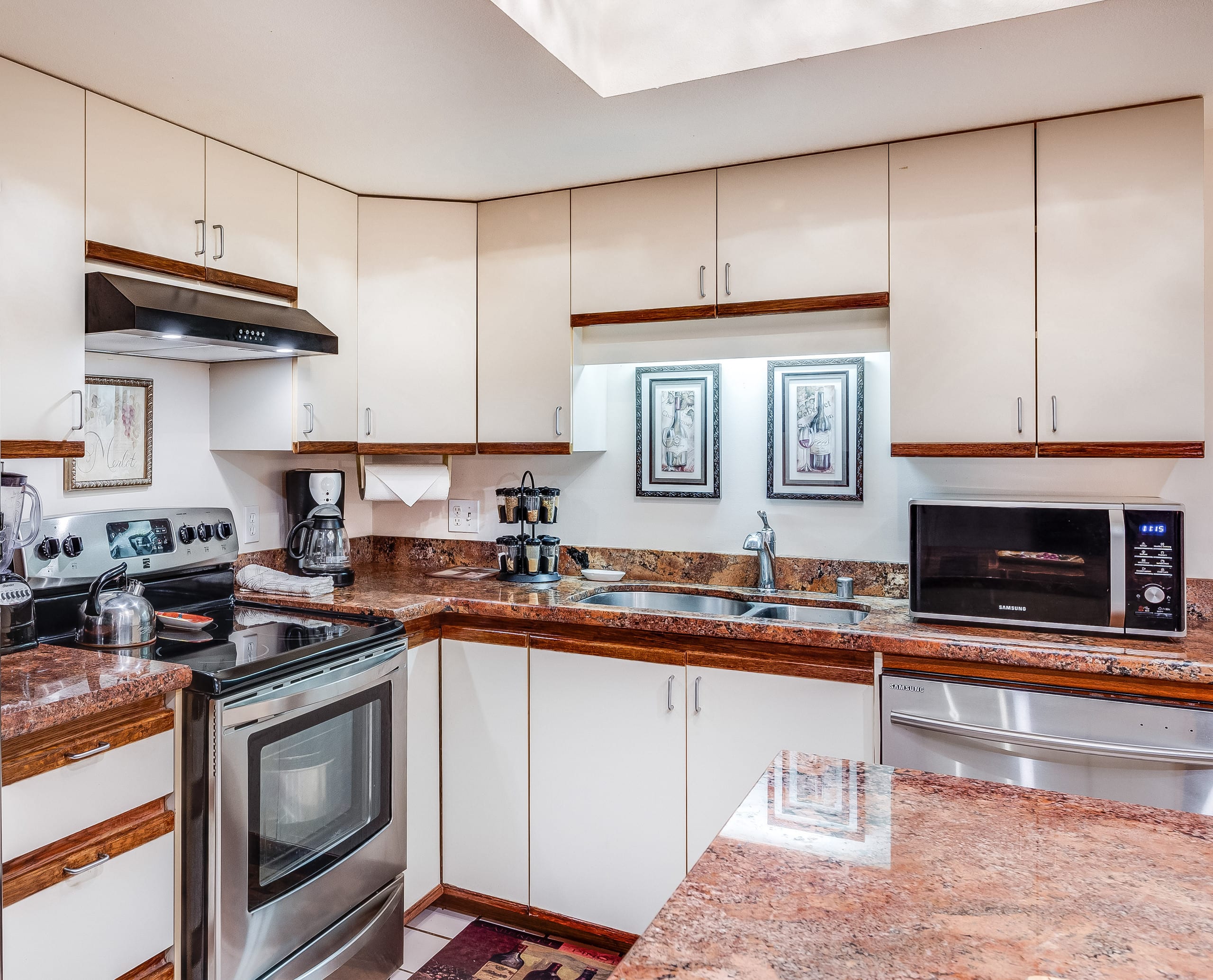 Condo in Kihei · ★4.5 · 1 bedroom · 2 beds · 1 shared bath - Image 14