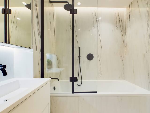 Stunning Mews House overlooking Regent’s Canal gallery image 4