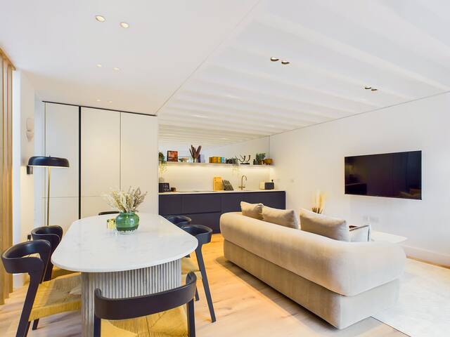 Stunning Mews House overlooking Regent’s Canal gallery image 5