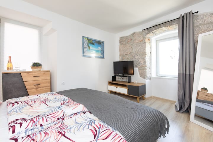K-23535 Maison De Deux Chambres Avec Air - Punat