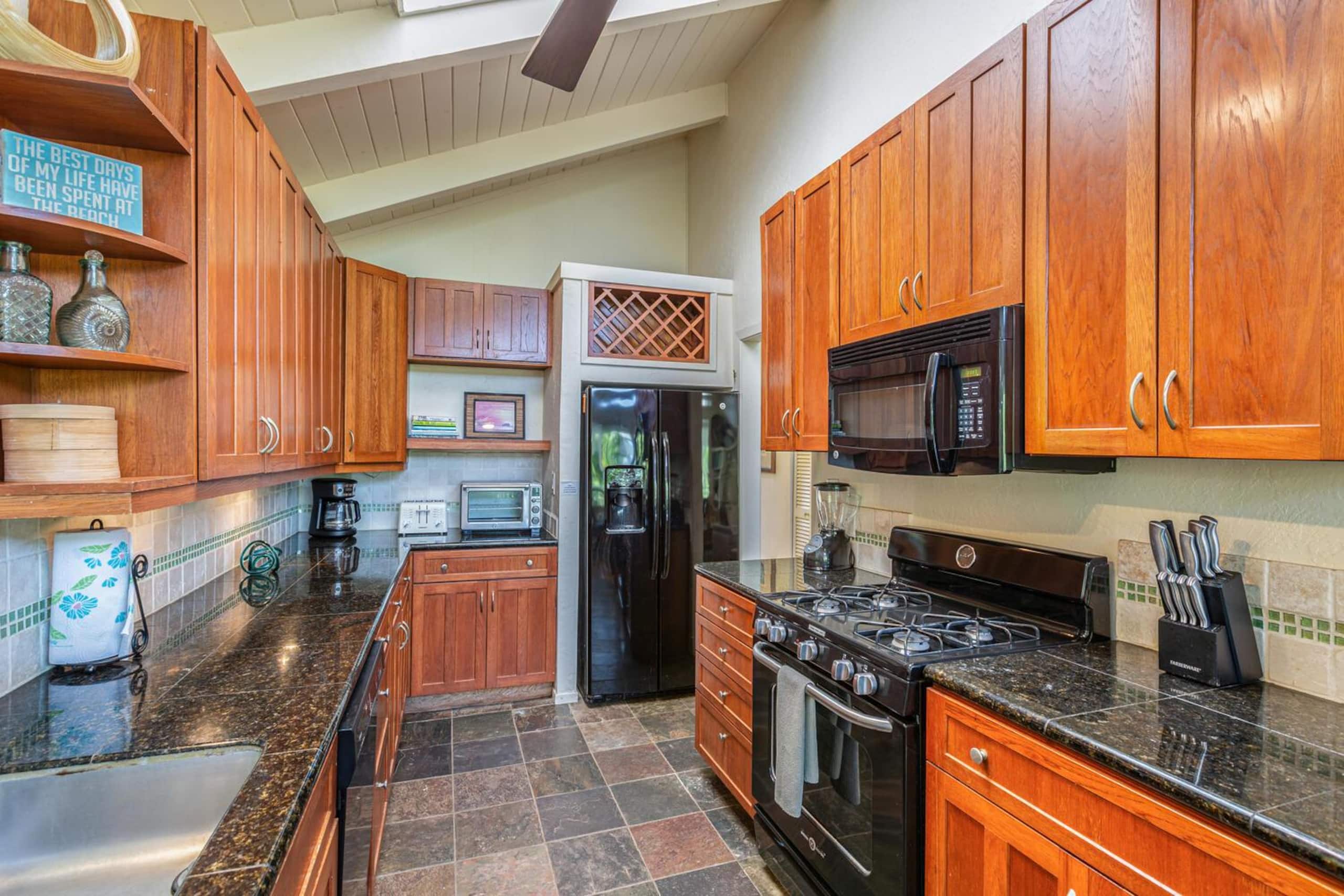 Home in Hanalei · ★4.95 · 4 bedrooms · 6 beds · 3 baths - Image 6