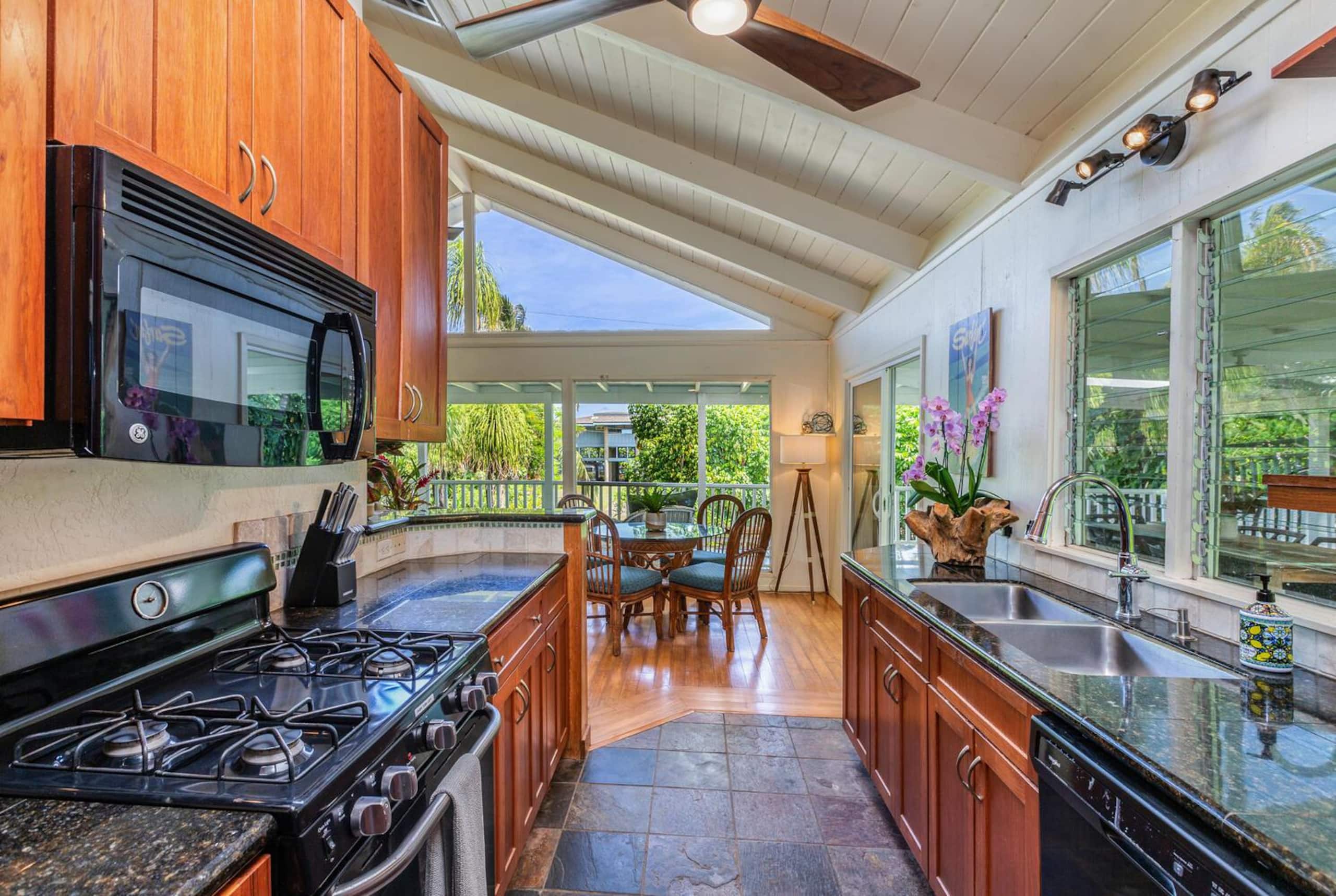 Home in Hanalei · ★4.95 · 4 bedrooms · 6 beds · 3 baths - Image 7