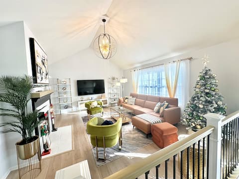 River View, walk to town,Newly renovated, Spacious