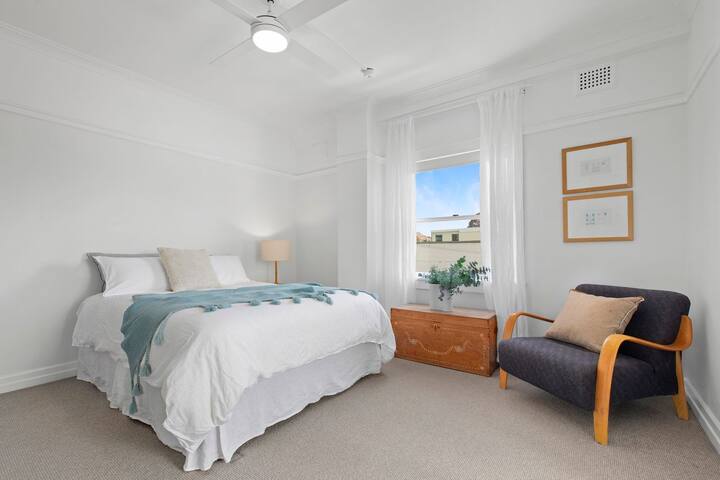 Borambil – Right on Manly Beach gallery image 4