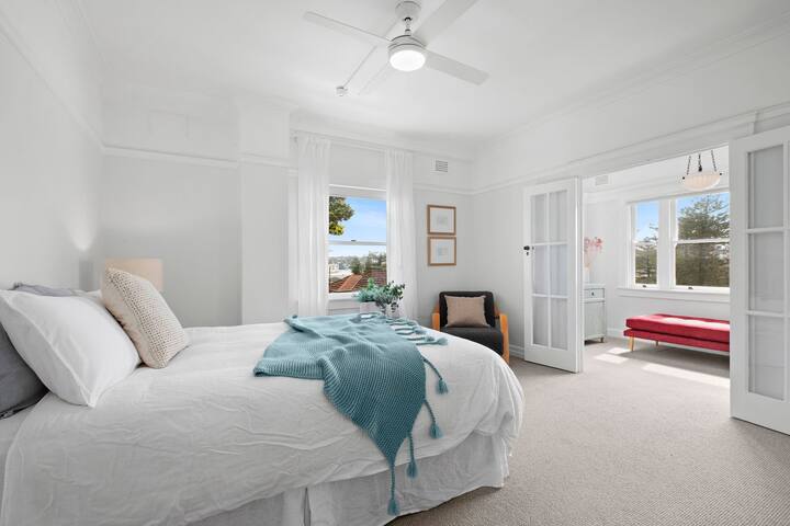 Borambil – Right on Manly Beach gallery image 3